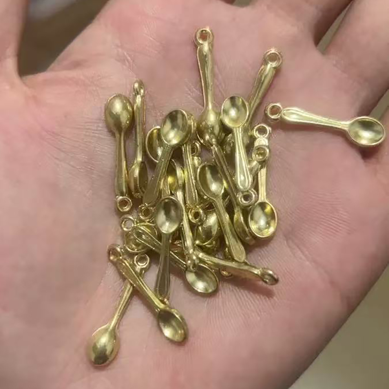 100pcs 작은 숟가락 매력 골드 도금 CCB 매력  - Gold Cutlery Flatware 리뷰 및 가격