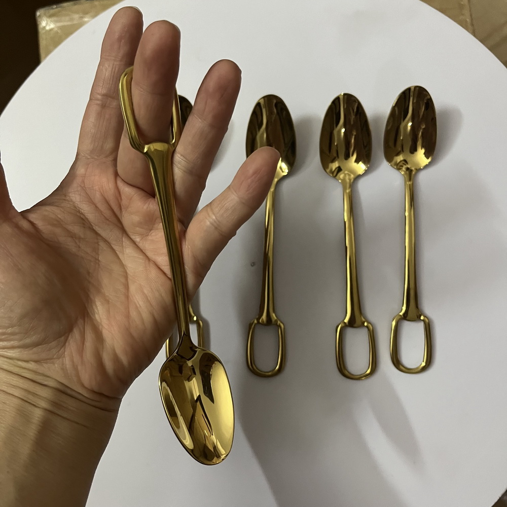 걸이식 구멍이 있는 스테인리스 스틸 커트레이, 골드 웨 - Gold Cutlery Flatware 리뷰 및 가격